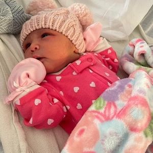 Meet your Posher, Elvia